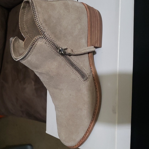 Beige suede booties - Picture 2 of 6